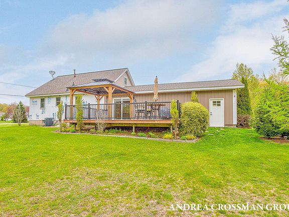 3rd image of 4684 Pine Dr