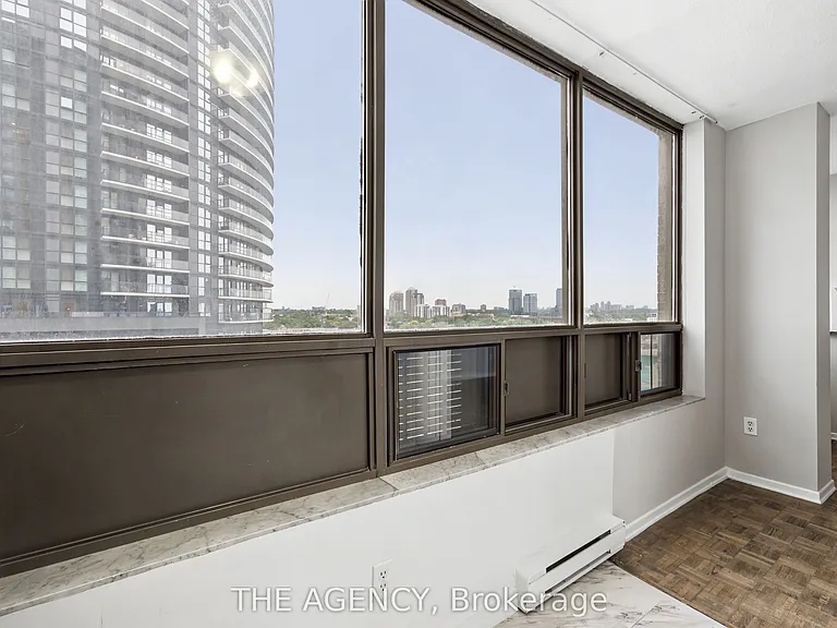 2360 Dundas St W #1019B — Photo 15