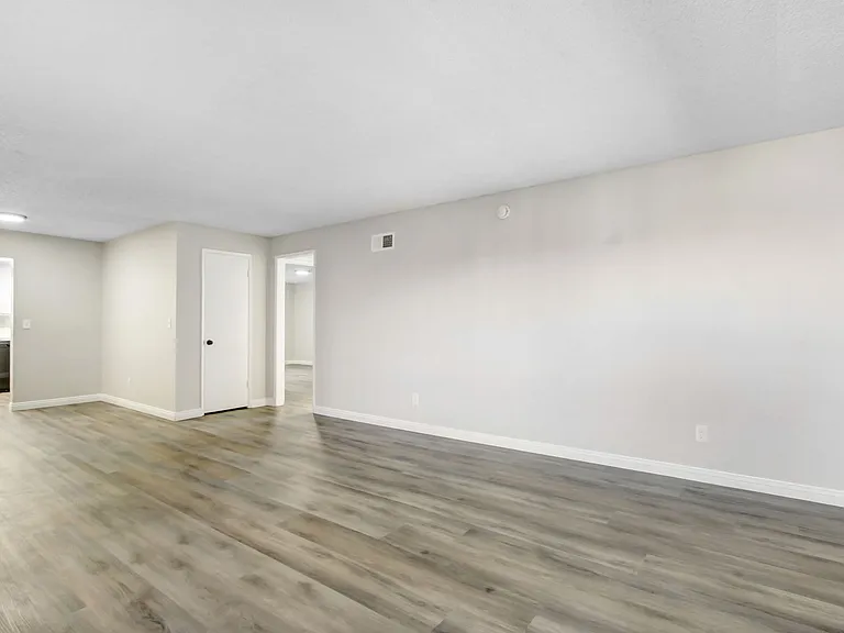 1746 S Sunflower Ave. — Photo 4