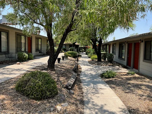 520 Palm Dr