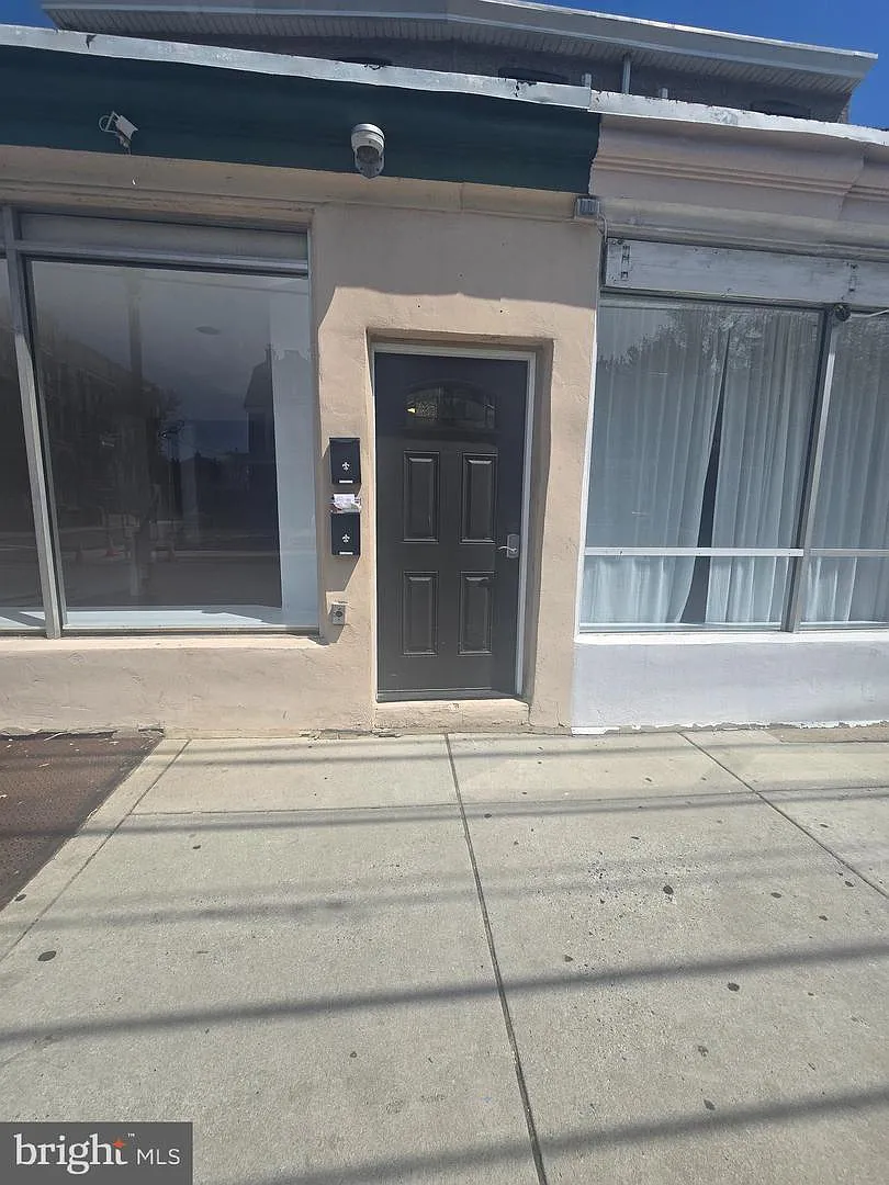 2 bed, 1000 sqft, $1,850 — Photo 1