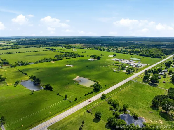 22 W 62nd Hwy, Morris, OK 74445