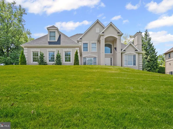 1011 Peggy Dr, Hummelstown, PA 17036