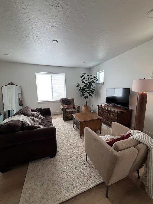3 bed, 1743 sqft, $6,995 — Photo 3