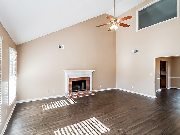 3rd image of 1335 Oakwoods Ct