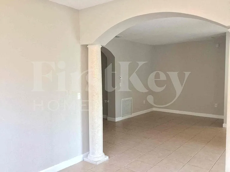 10773 SW 245th St — Photo 4