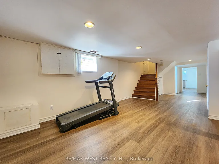 105 Crocus Dr #BASEMENT — Photo 5