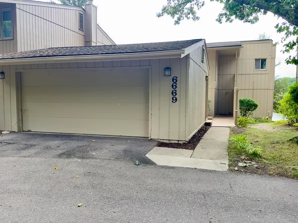 6669 Red Cedar Ln, West Bloomfield, MI 48324