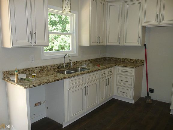 Going to be stainless steel appliances hardwood floors and granite tops