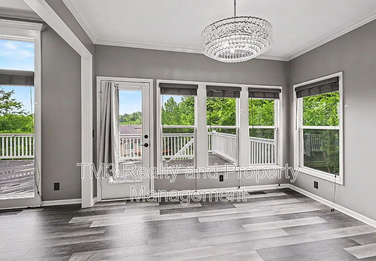 5605 NE Coral Dr — Photo 9