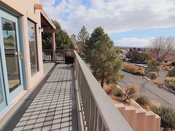 4th image of 4007 N Buena Vista Ave