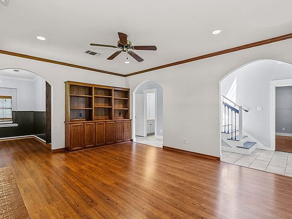 4th image of 613 Forest Edge St
