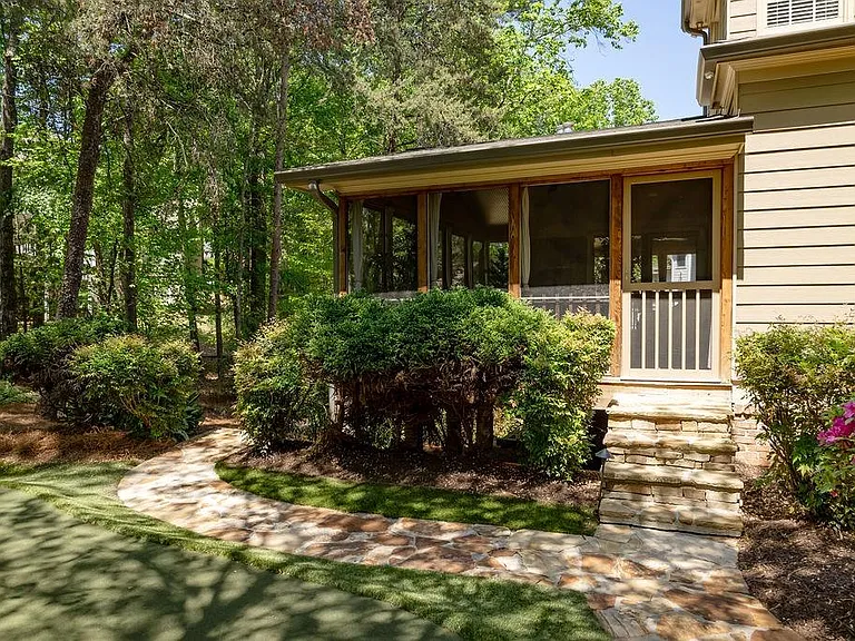 1405 Edenham Ln — Photo 90