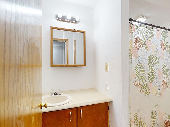 3rd image of 616 Park Ave Unit 2