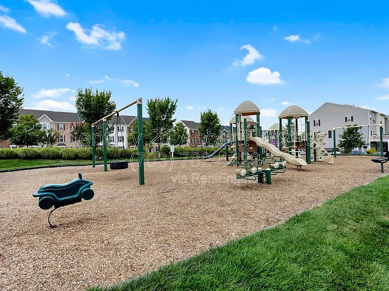 24676 Hutchinson Farm Dr — Photo 32