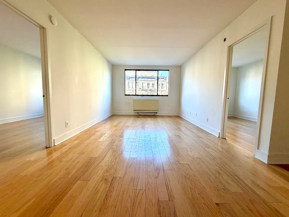 Building Photo - 323 W 96th St #511A