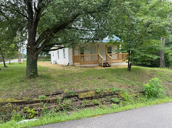 146 Roberts St, Harriman, TN 37748