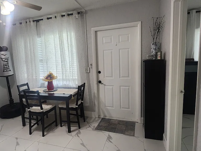 Dining - Entrance