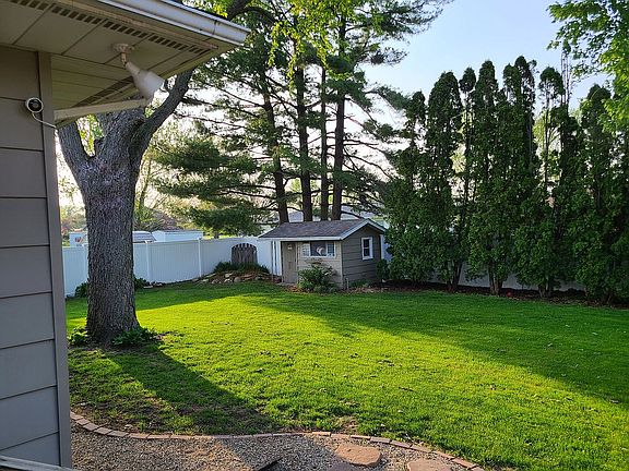 3rd image of 302 E Koopman Dr