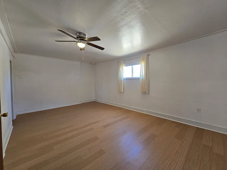 2412 Rosina St — Photo 10