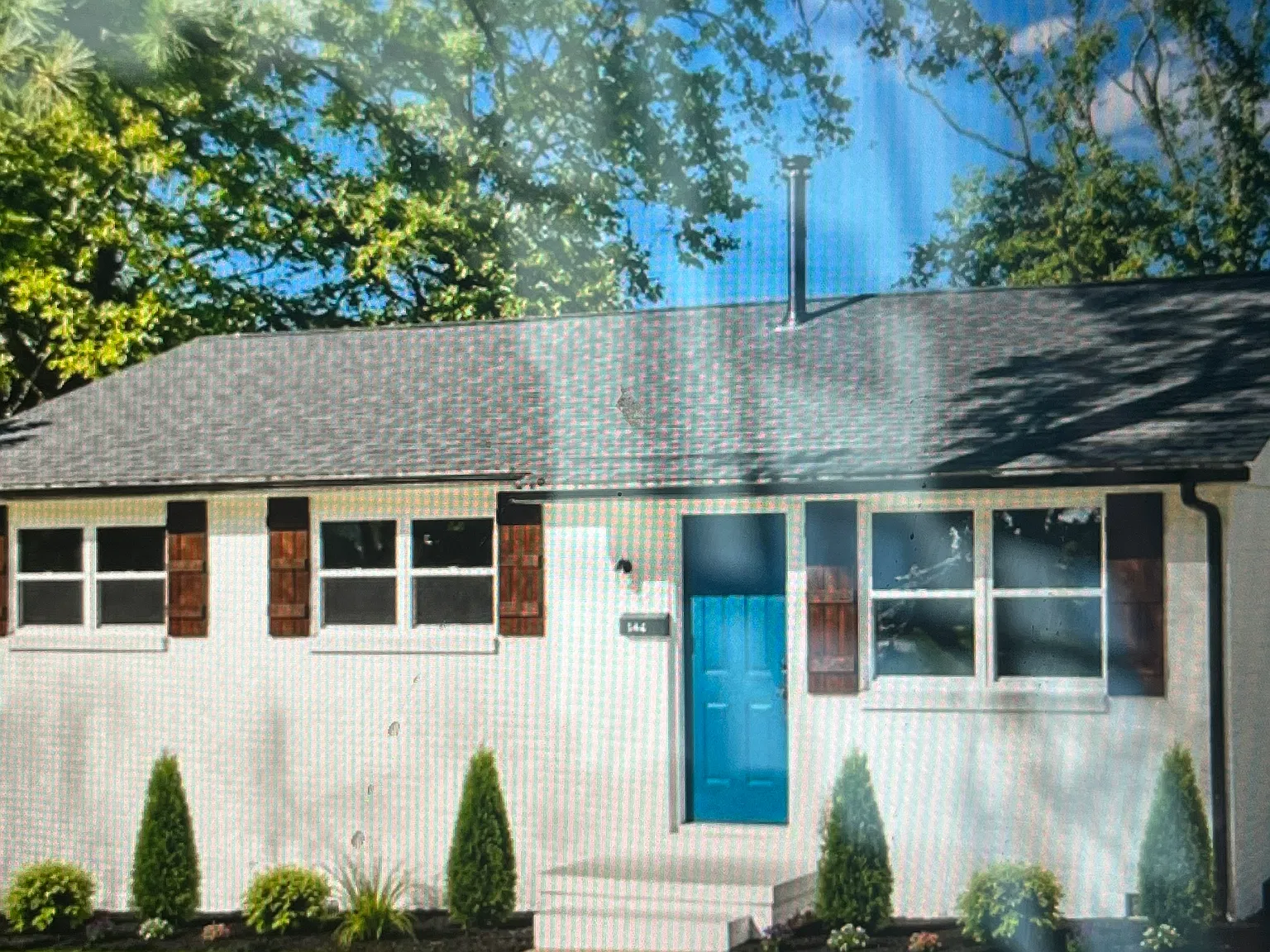 3 bed, 975 sqft, $1,825 — Photo 1