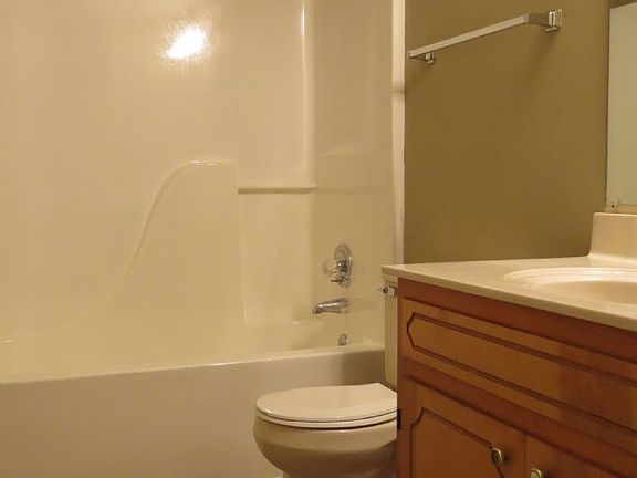 4th image of 520 Hietts Ln