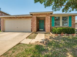 637 Silvertop Rd, Arlington, TX 76002