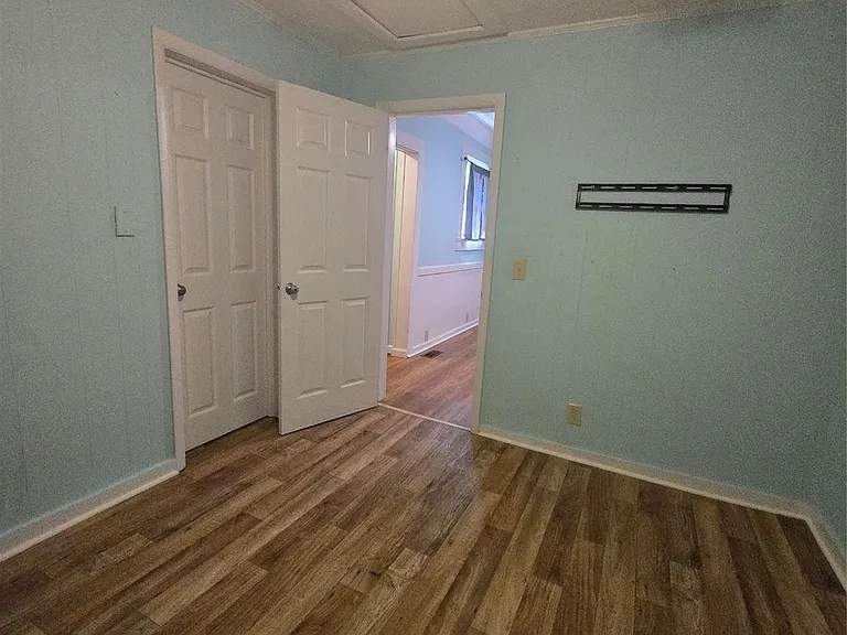 1211 N Main St — Photo 6