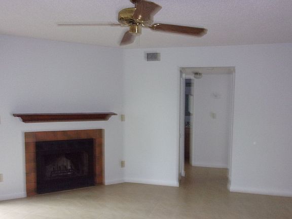 2nd image of 2205 Sand Pebble Ct APT A
