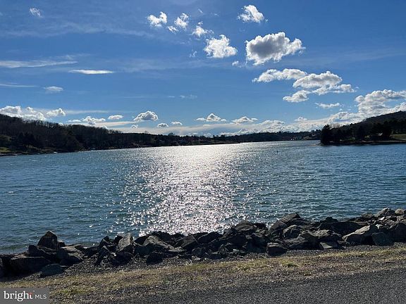 5th image of 150 Creek Dr