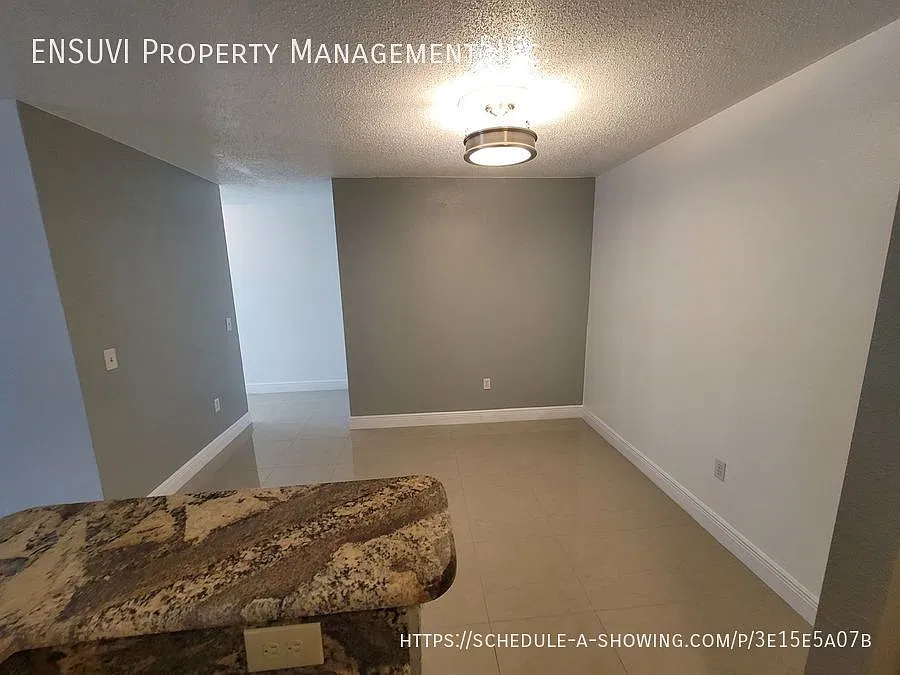 9481 Highland Oak Dr — Photo 4