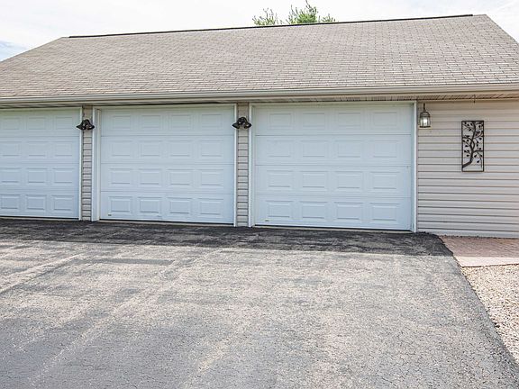 3rd image of 323 Edison Rd