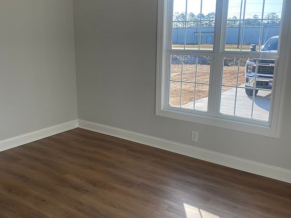 4th image of 712 Daniel St