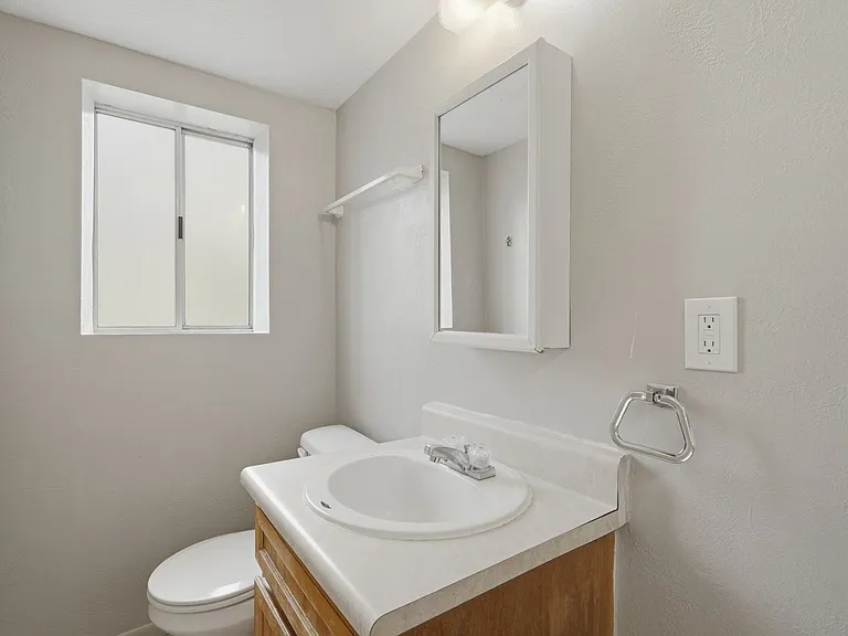 Jefferson Avenue Apartments — Photo 27