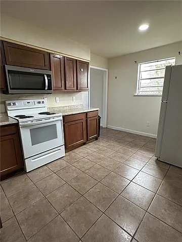 3000 Americus St — Photo 4