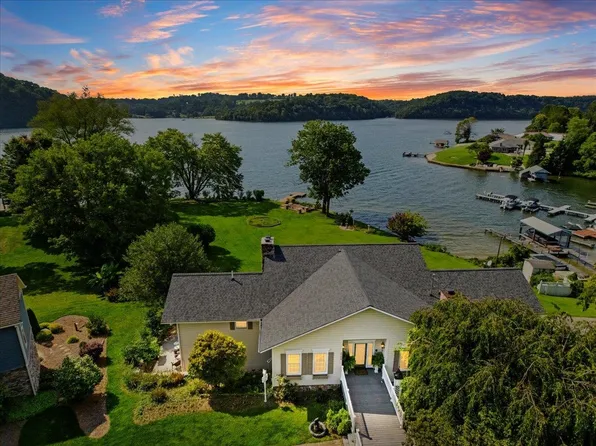 6760 Circle Dr, Radford, VA 24141