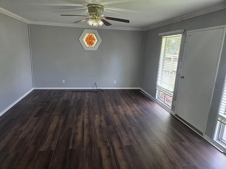 2910 Ridgewood St — Photo 2