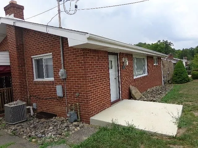 203 Orr Ave photo 1
