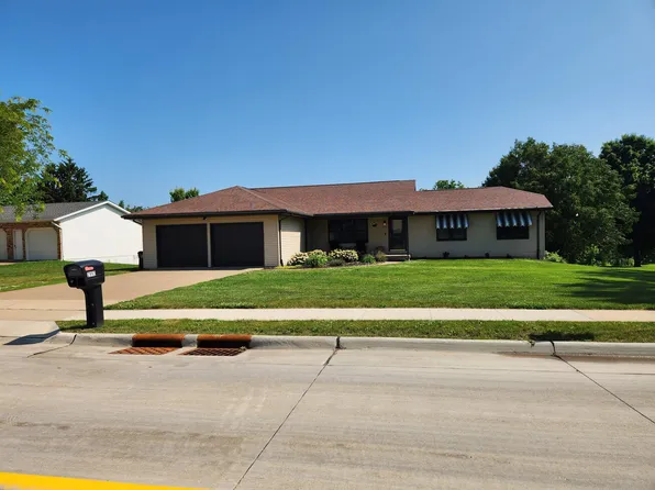 2992 Hales Mill Rd, Dubuque, IA 52002