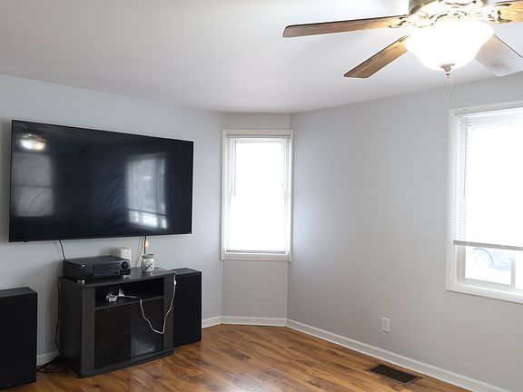 4th image of 312 N Center Ave