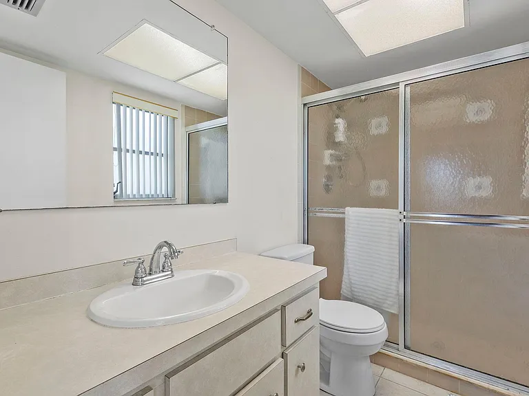 1265 SE 8th St #1 — Photo 15