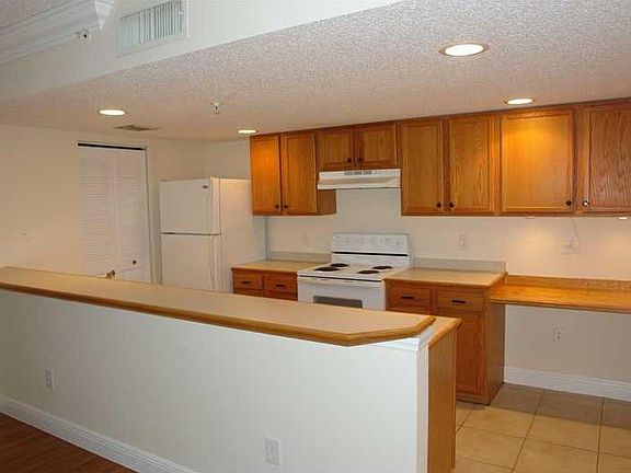 2nd image of 9909 Westwood Dr Unit 11-1