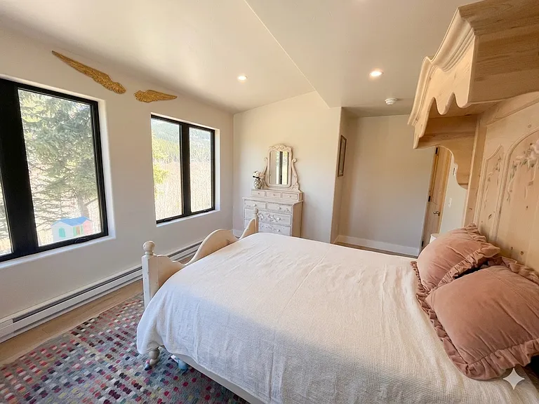 Main Floor Bed #1