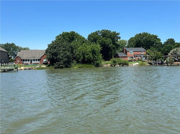 17 Seaview Dr, Hampton, VA 23664
