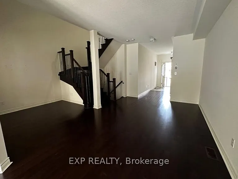647 Krawchuk Cres — Photo 2