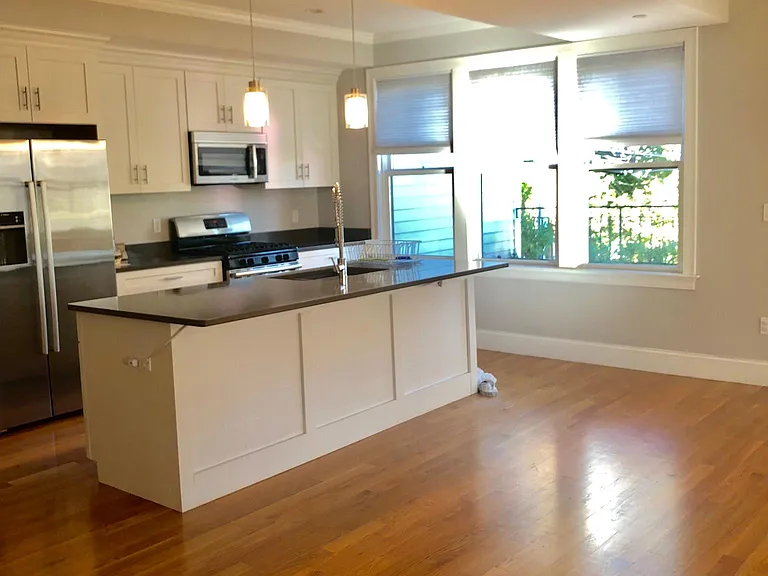 16 Linden St — Photo 1