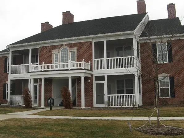 1008 W Summerfield Gln, Ann Arbor, MI 48103