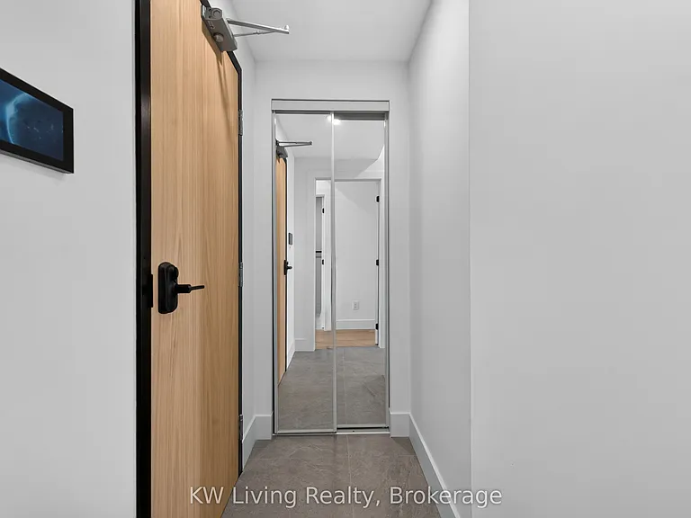 484 Westmount Ave — Photo 32