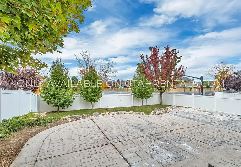 10881 S Pine Shadow Rd — Photo 3