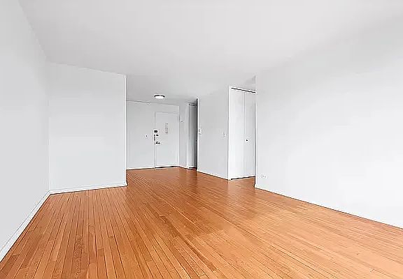 3rd image of 301 E 79th St APT 35-R